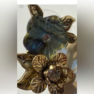 Vintage appearing flower earrings.